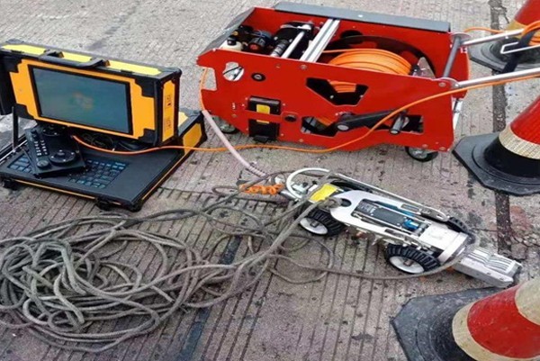 玛多CCTV管道检测机器人